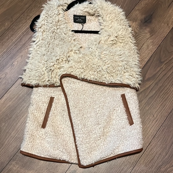 Anthropologie Sherpa vest - Picture 7 of 10